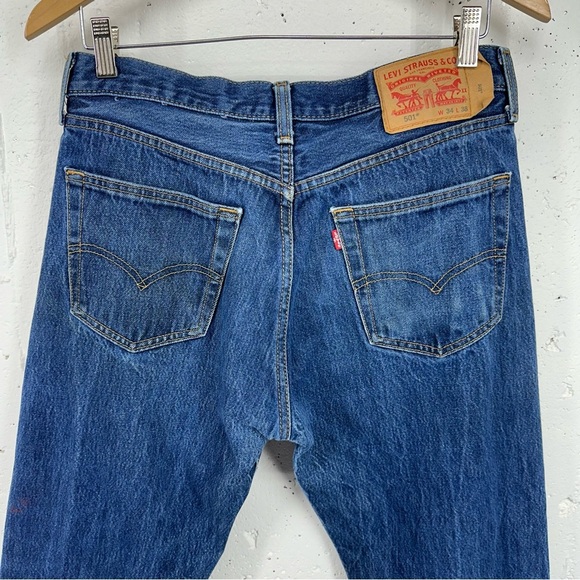 Levi’s Men’s 34 x 35 Button Fly 501 Straight Leg Jeans worked in distressed - Picture 5 of 15